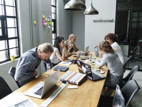 两会后A股多回升，分析师的视角