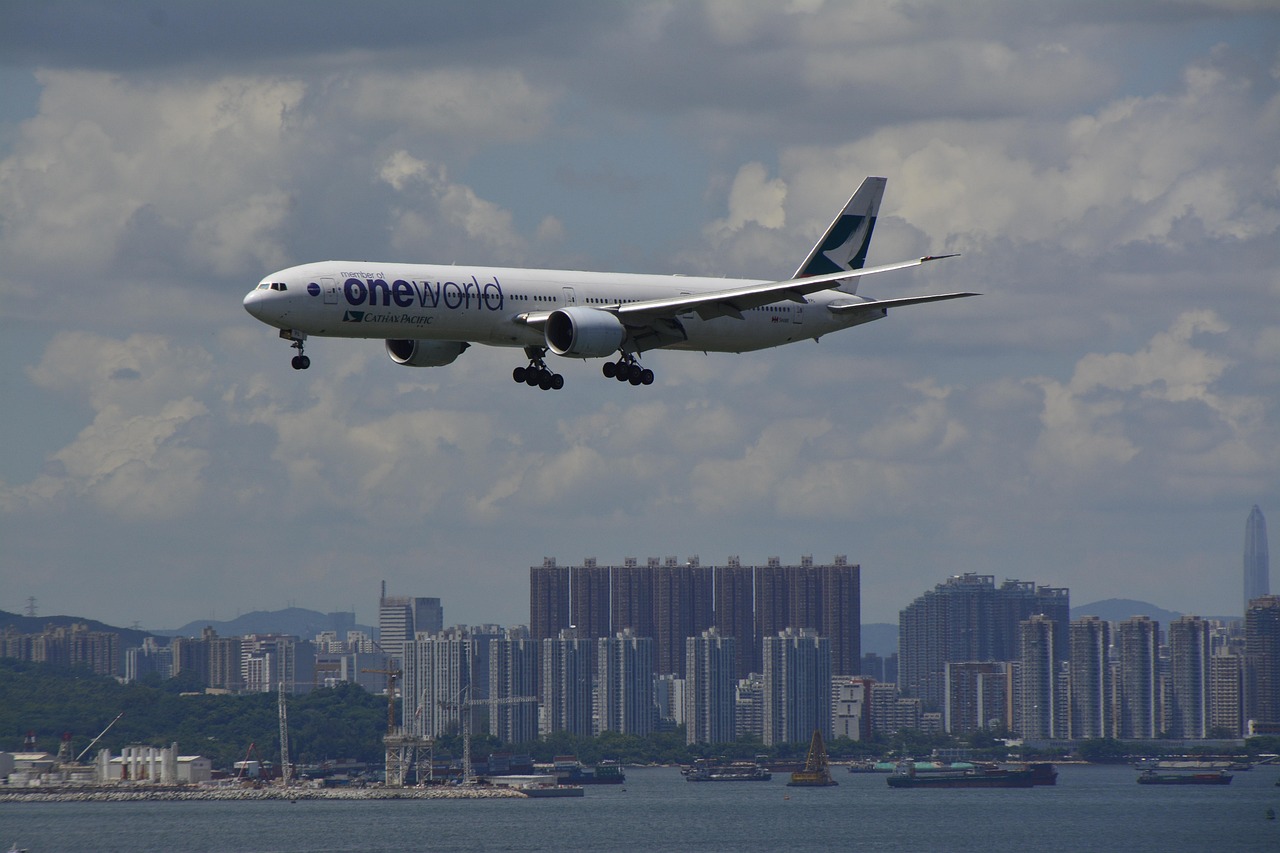 俄媒揭秘，失事客机属阿塞拜疆航空，生还者希望犹存