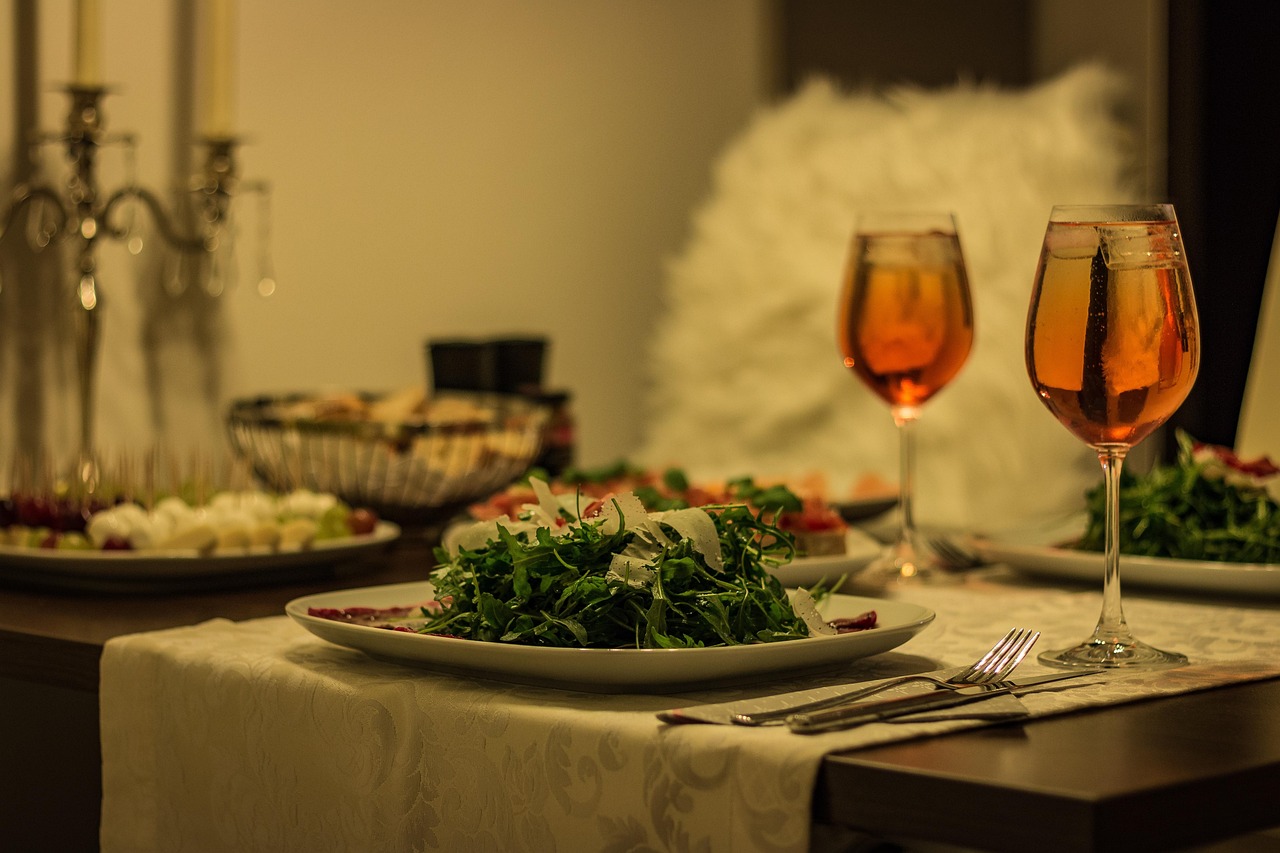 男生面对情人节餐厅选择的困扰